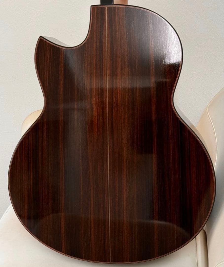 akira acoustic A3 カッタウェイ　アコースティックギター