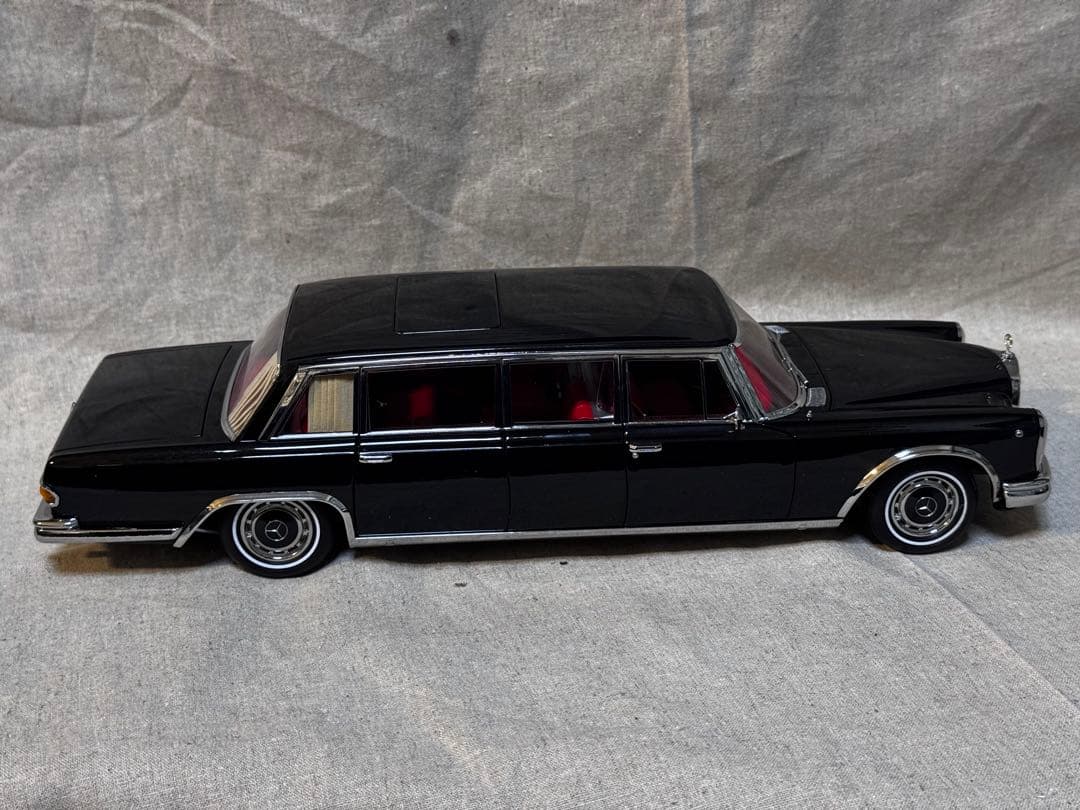 ミニカー Mercedes-Benz Pullman 1/18
