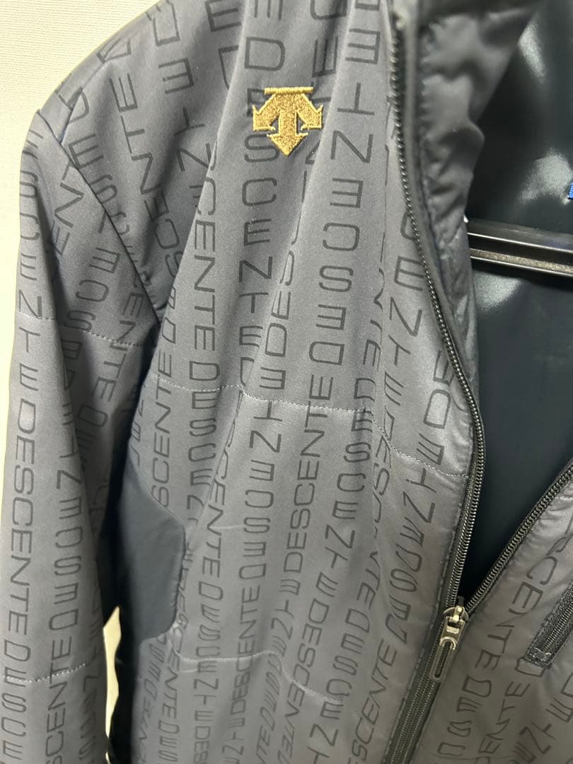 【完売／美品】デサント　ストレッチ中綿ジャケット　ブラック