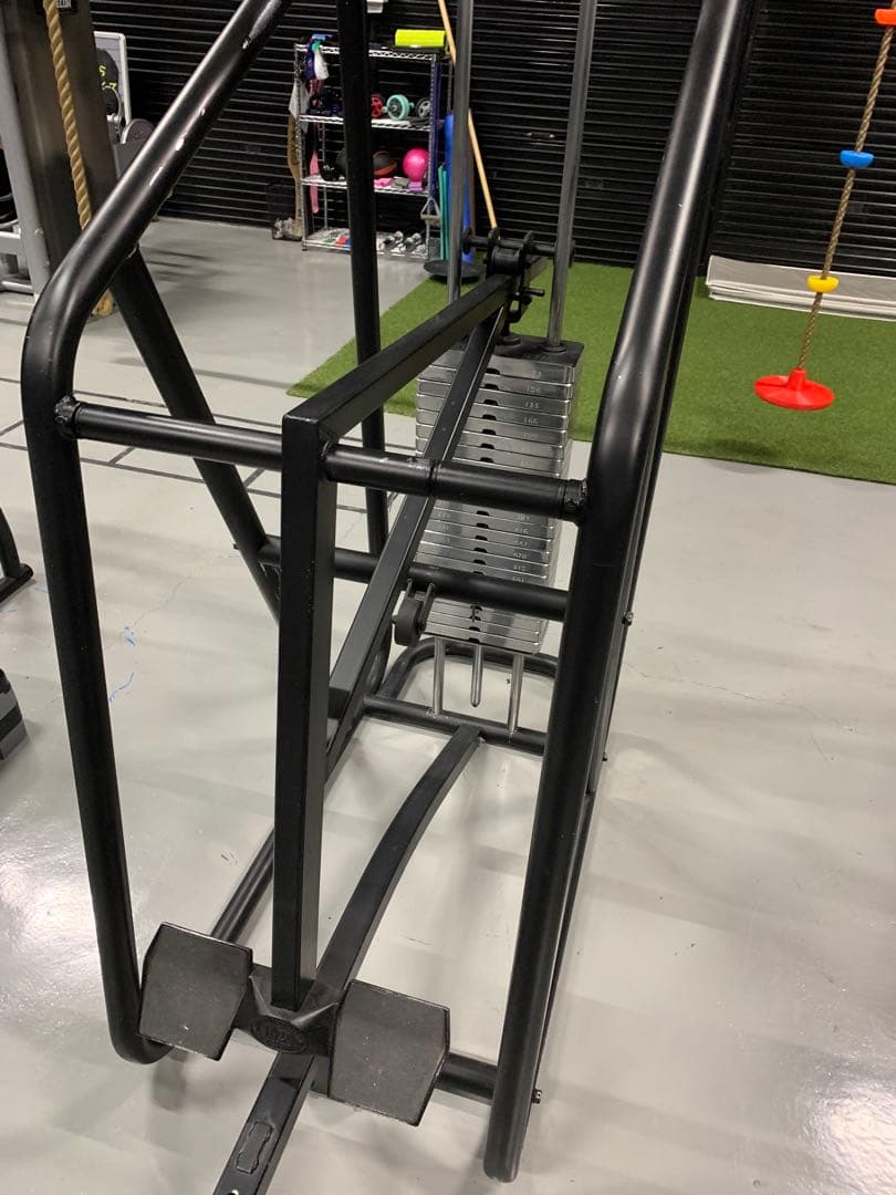 レッグプレス　ウェイトスタックマシン