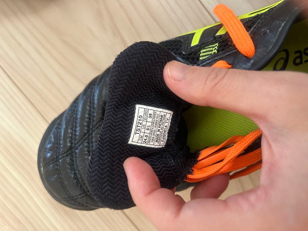 限定特価！デスタッキ　DESTAQUE asics フットサルシューズ