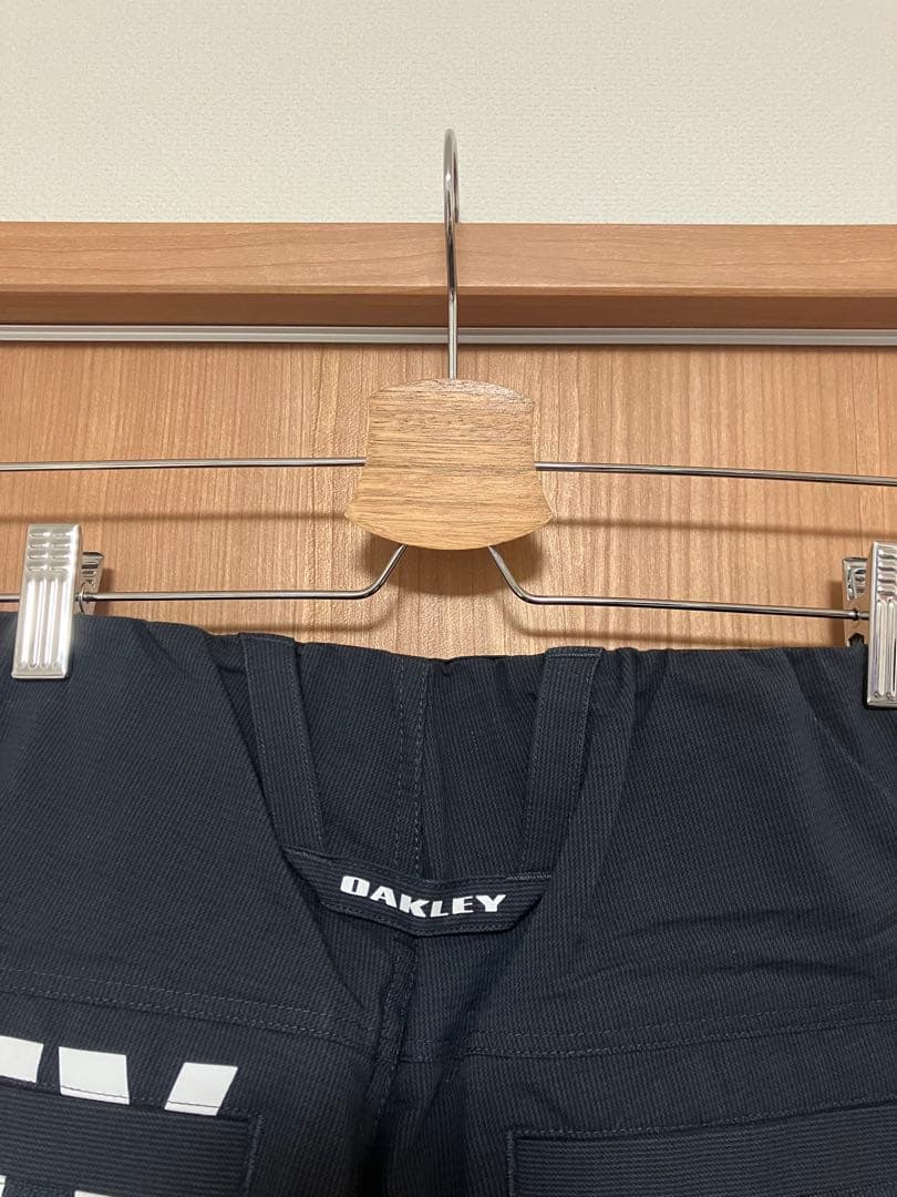 美品 OAKLEY オークリー パンツ ズボン 黒 ロゴ プリント 刺繍 ゴルフ