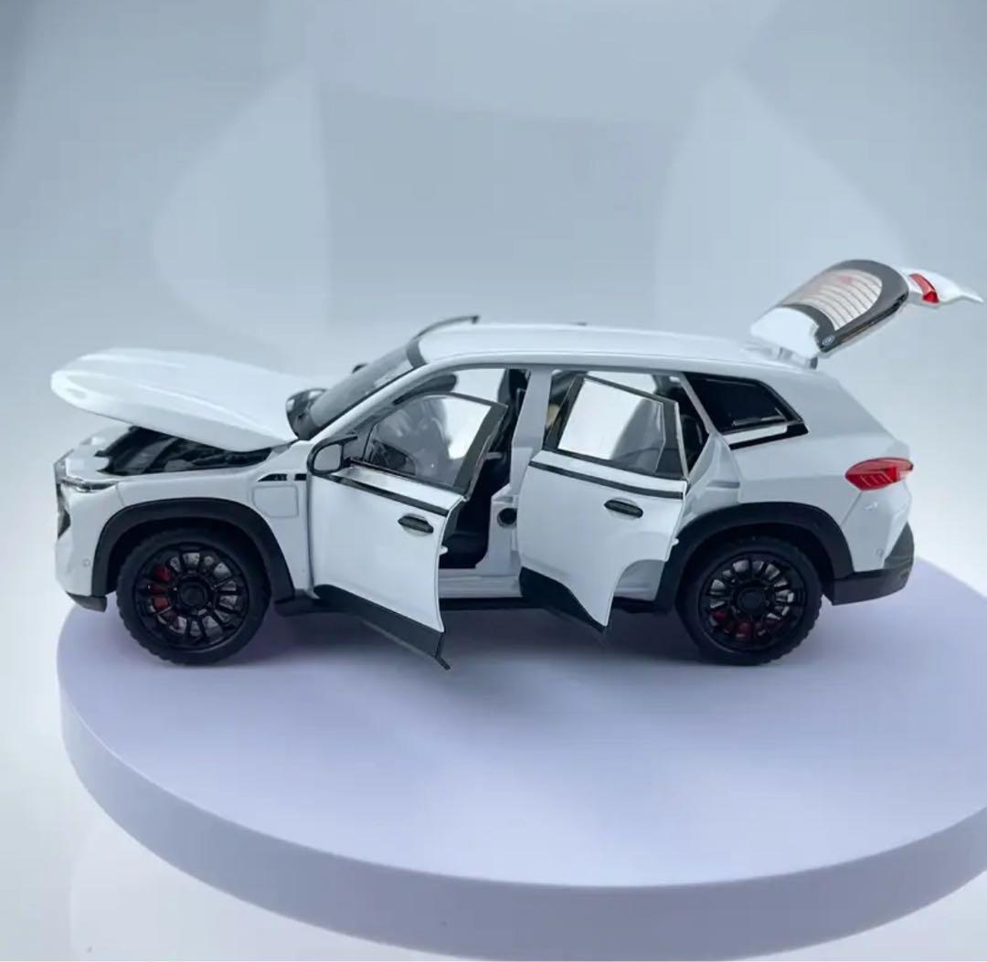 ホワイト　モデルカー　ミニカー  SUV