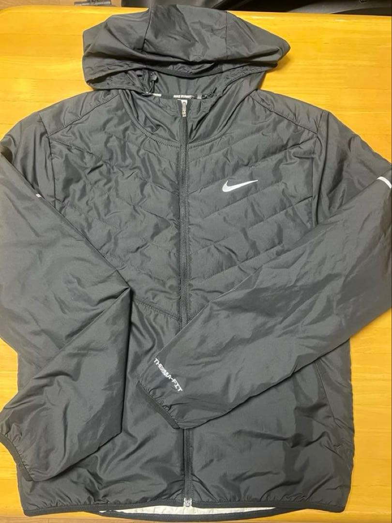 ほぼ未使用！NIKE フード付きランニングジャケット Sサイズ（165）