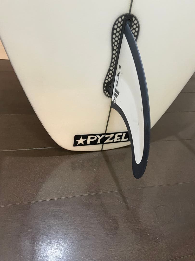 PYZEL SHADOW 5'9\" トライフィンショートボード　フィンセット付き
