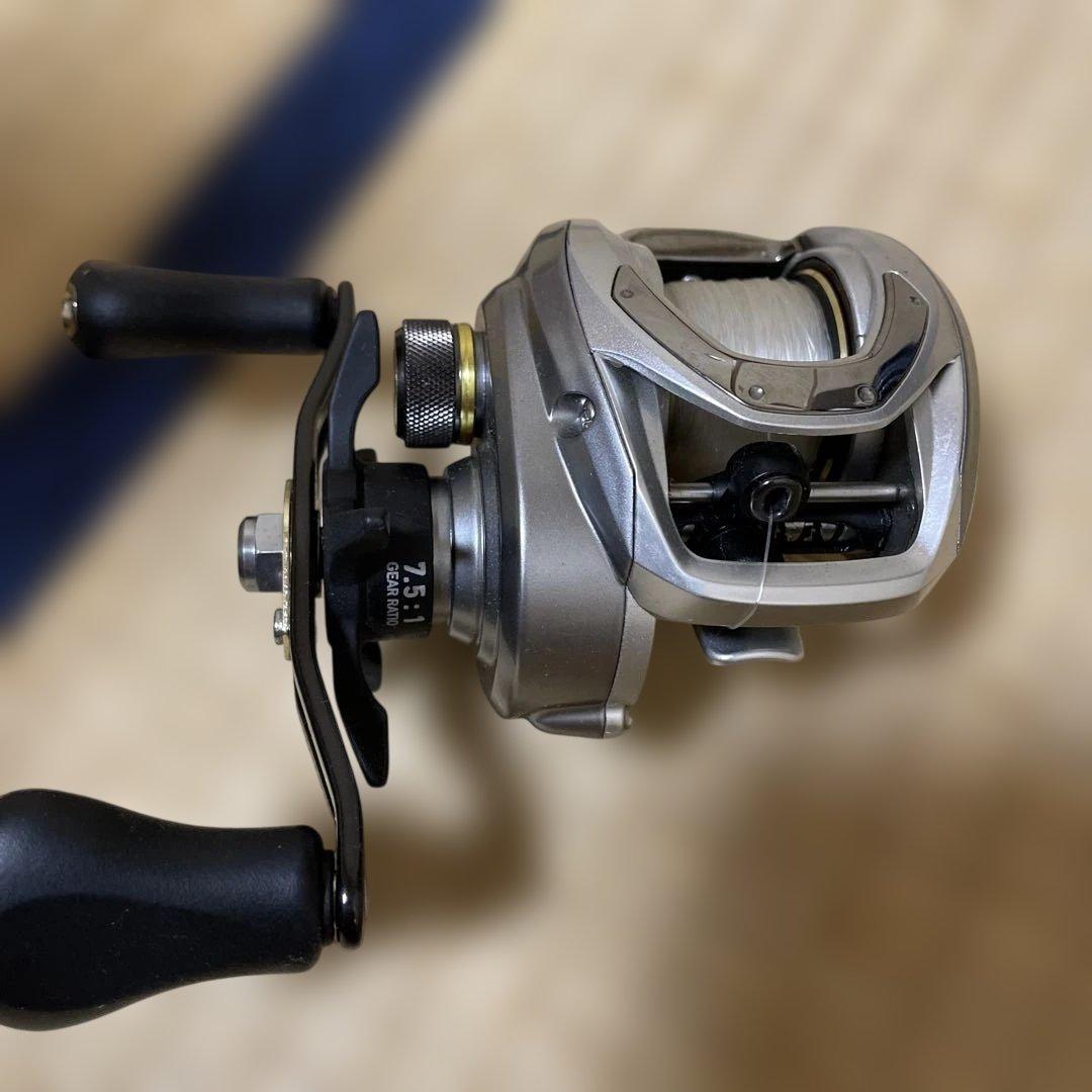 Daiwa BASS X100H リール