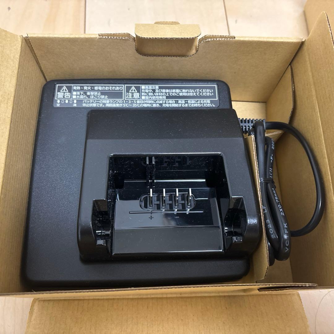 Panasonic 電動自転車充電器　NKJ075Z新品