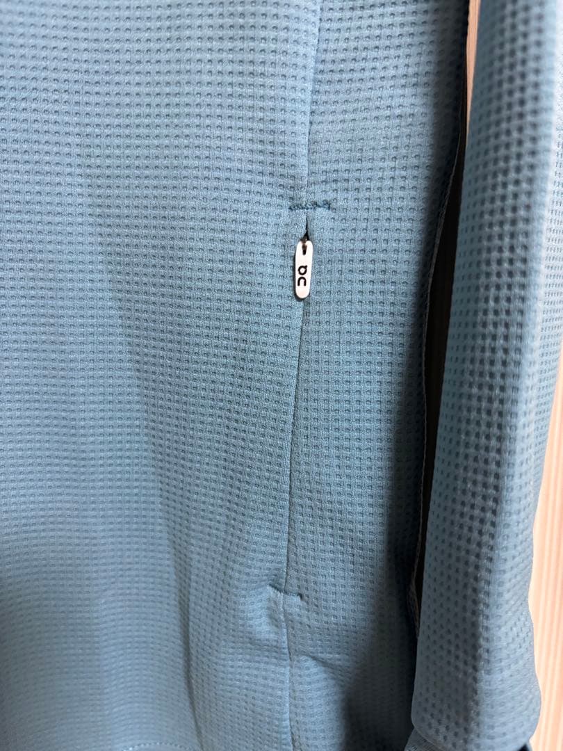 On ランニングウェア　climate shirts レディースS/ブルー系