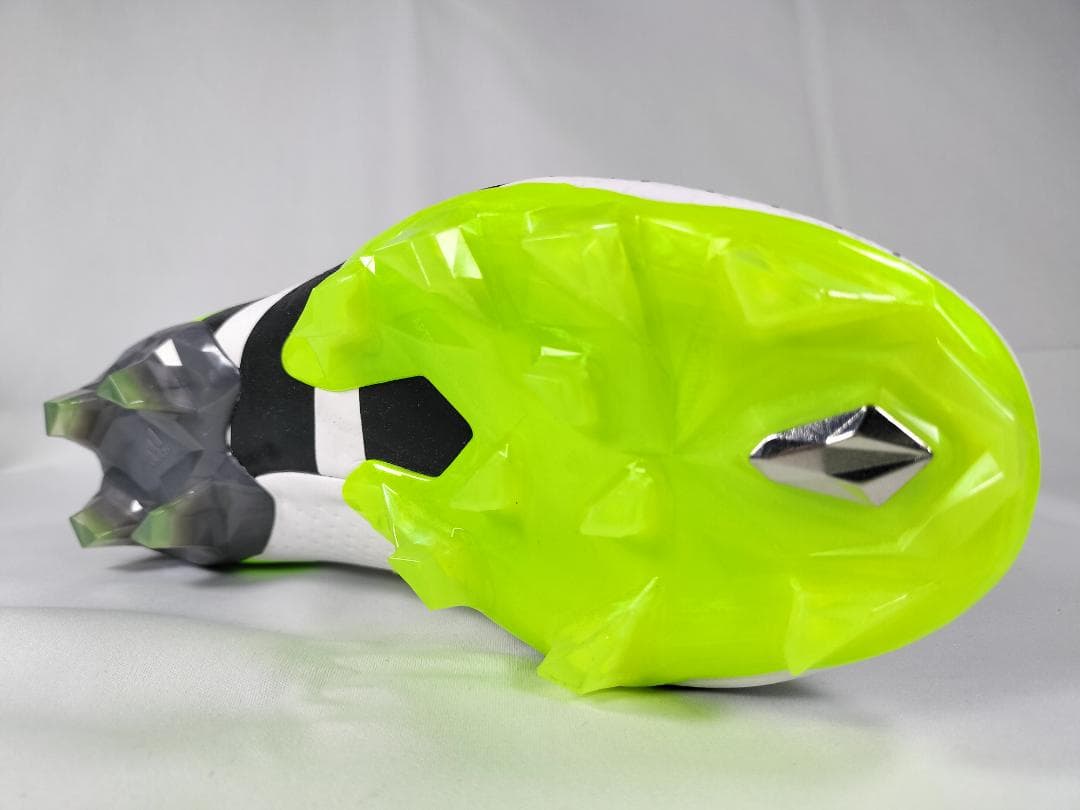 未使用 アディダス Predator Accuracy.1 L AG 25.5㎝