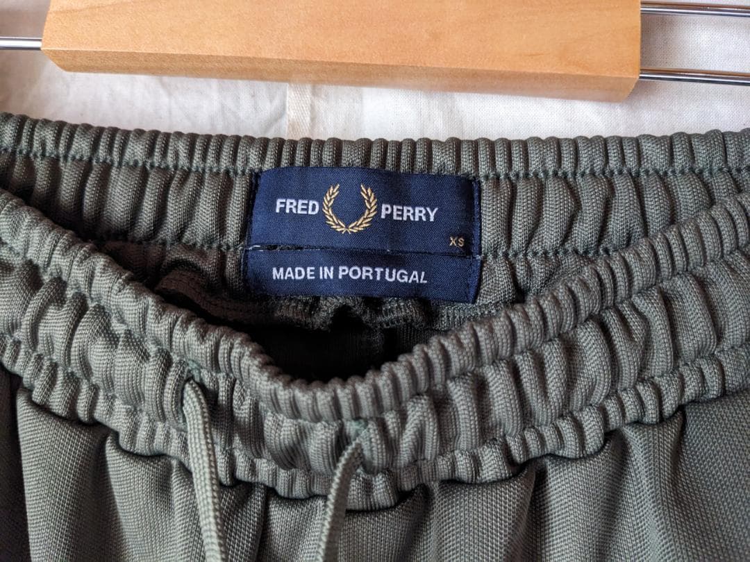 未使用美品　FRED PERRY フレッドペリー　トラックパンツ　ジャージ