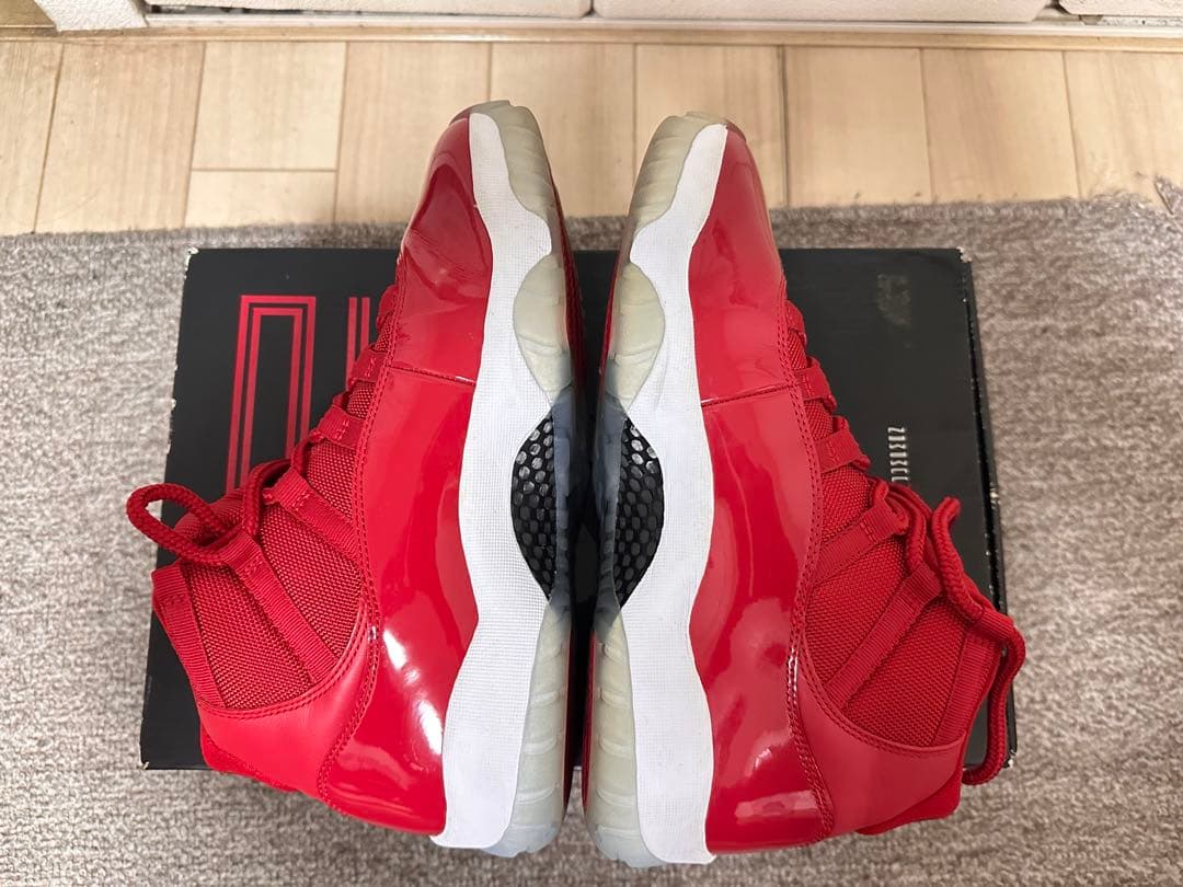 Air Jordan 11 レッド