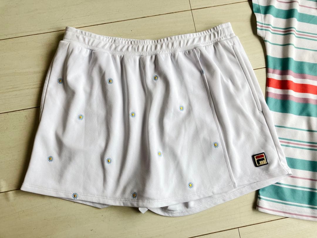 FILAフィラ＊デイジー刺繍柄巻きスコートキュロットと水色ロングスリーブTシャツ