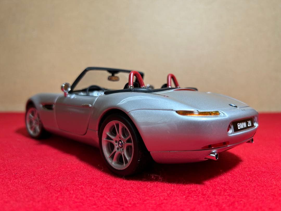 【1/12まで限定価格】京商　1/18  Z8