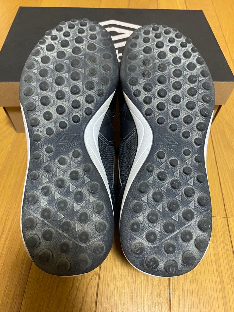umbro フットサルシューズ25.5cm
