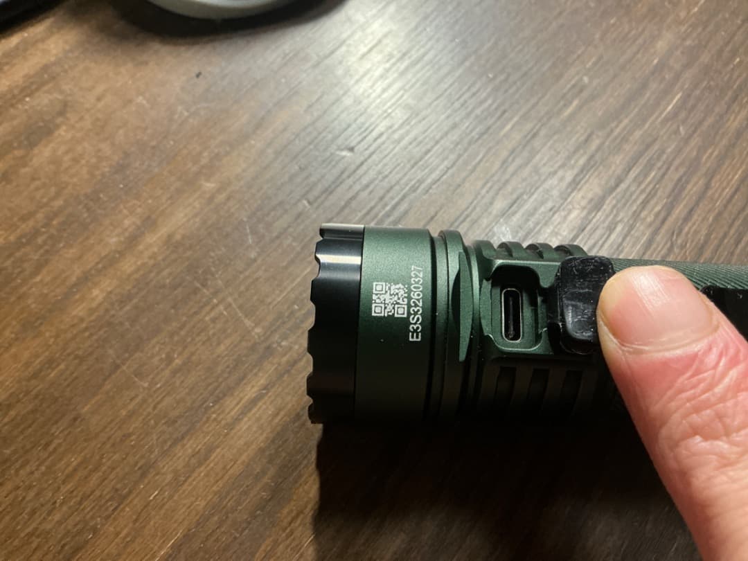 ACEBEAM E75 3000ルーメン　nichia519A