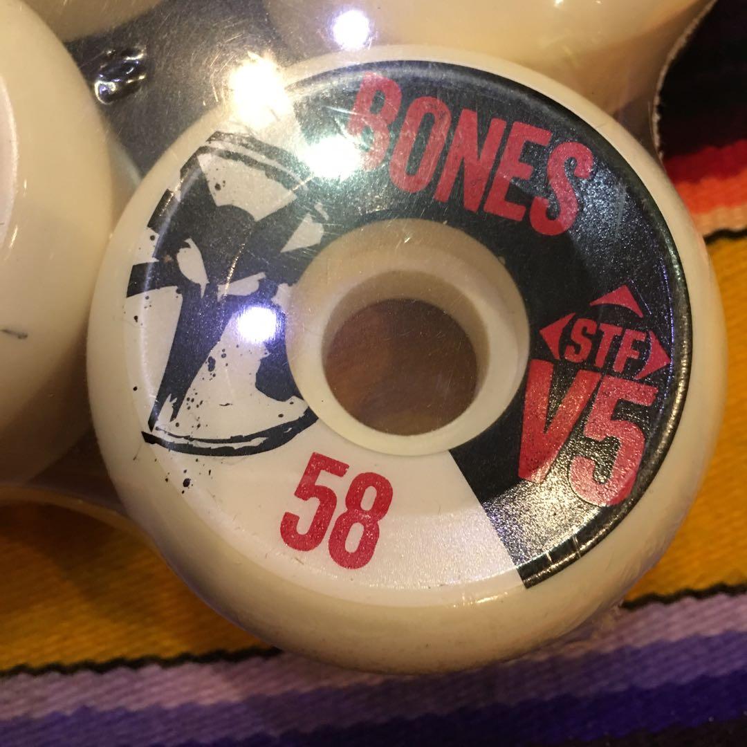 bones スケートボード　ウィール  58m v5