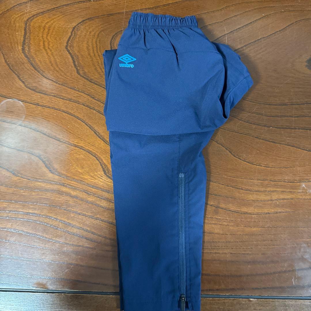 未使用に近い UMBRO ピステセット 青/ネイビー 130cm