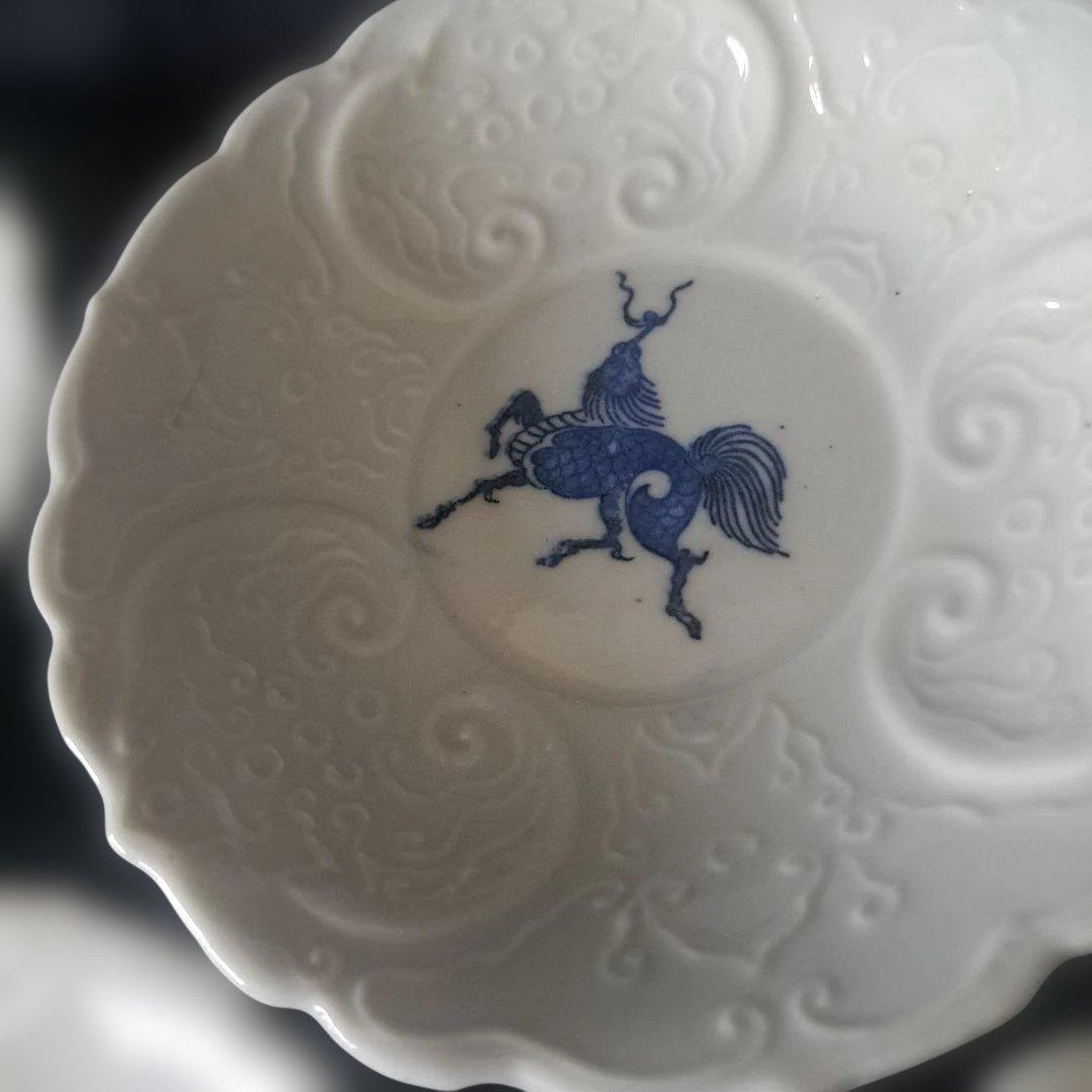 「きんとん雲(うん)？の陽刻と麒麟(きりん)」 皿(直径12.5cm)5客セット