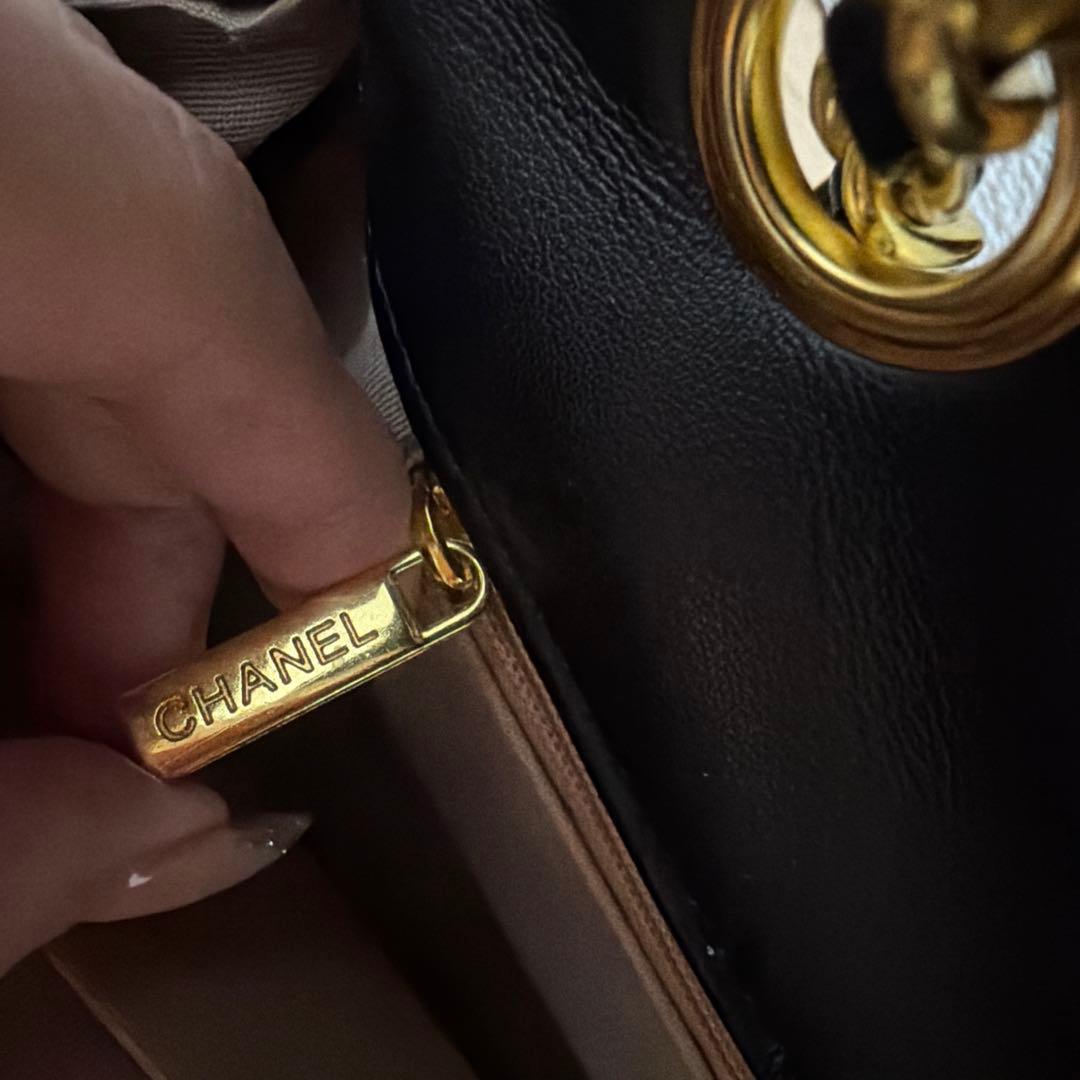 美品新品未使用ノベルティー　CHANEL ブラックレザー ショルダーバッグ