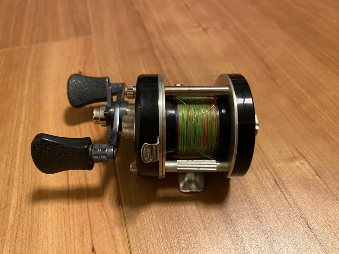 激レア! 五十鈴 ISUZU 521SSS ABC 中古美品 ベイトリール 黒