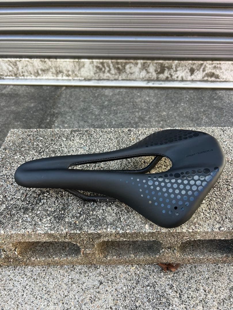 カーボンファイバー サドル 124g