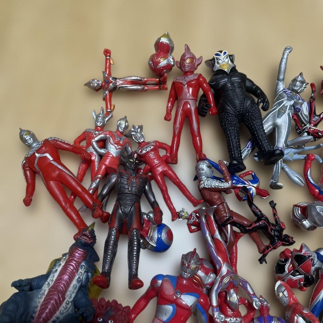 ウルトラマン、怪獣フィギュア多数セット　約50個
