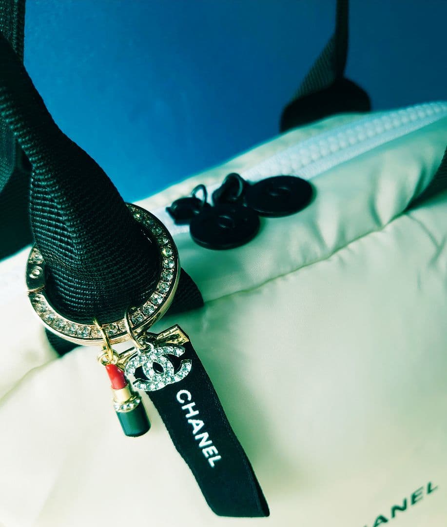 CHANEL　ノベルティ　ジッパー可愛いココマーク 　ホワイト☆バック