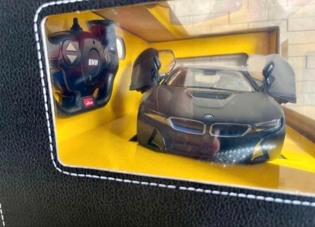 【新品　未開封】　 i8 ラジコン　クリスマスプレゼント　おもちゃ