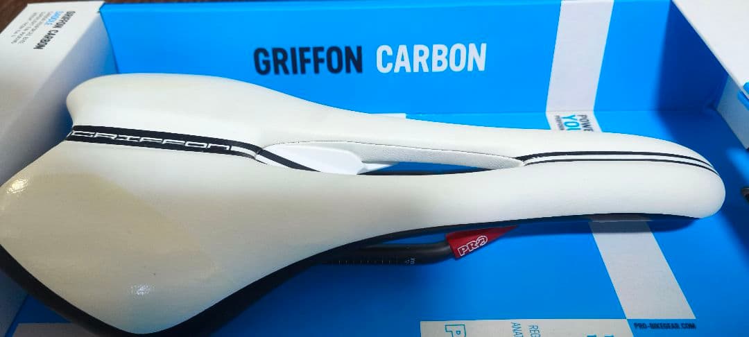 PRO Griffon カーボン自転車サドル ブラック 132mm