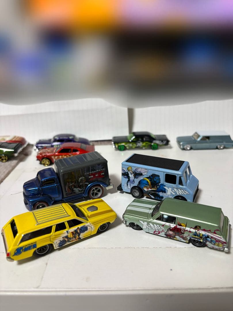 ホットウィールミニカー ボディ柄・ステッカー付きの車 16台セット品