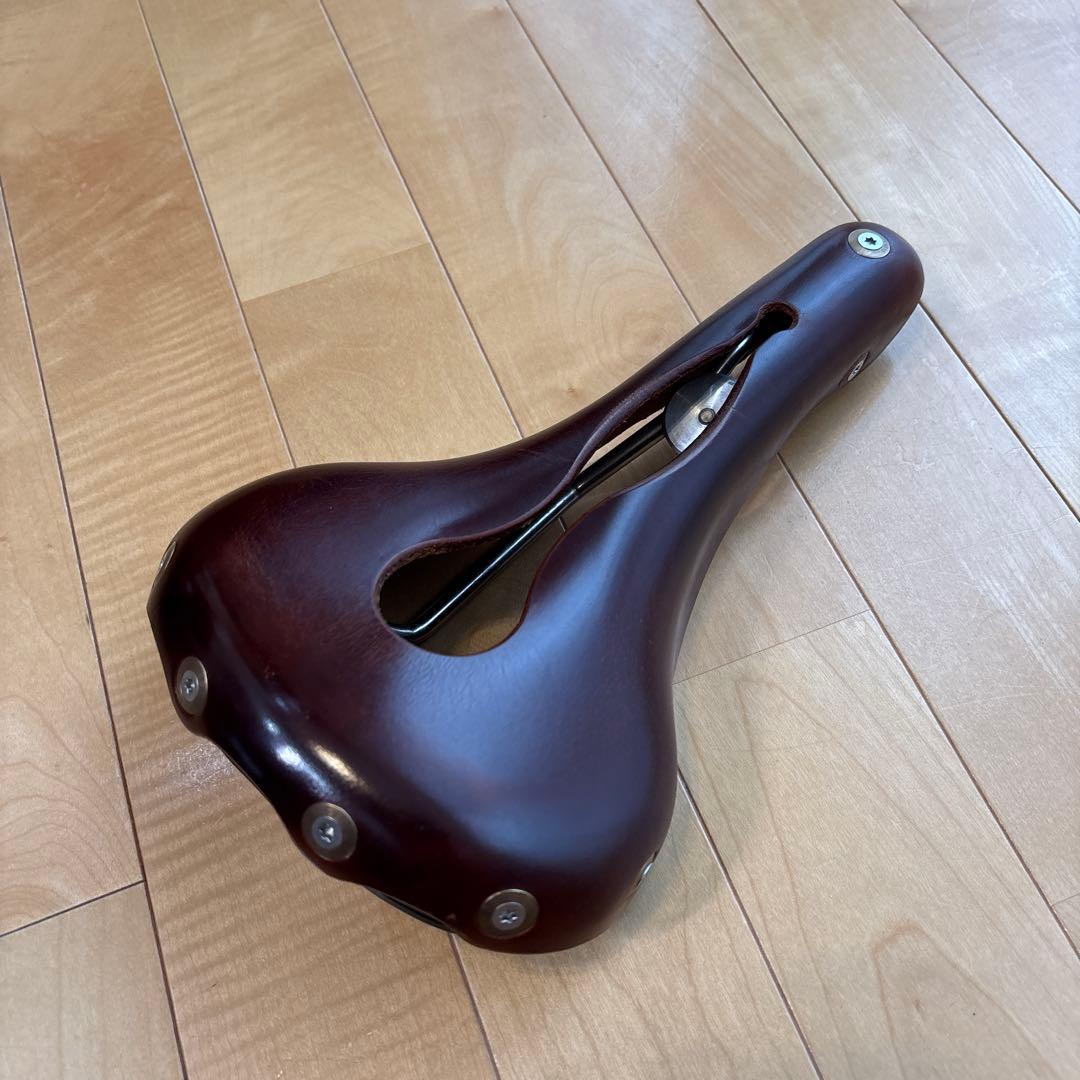 Gilles Berthoud Aspin Open Saddle ブラウン