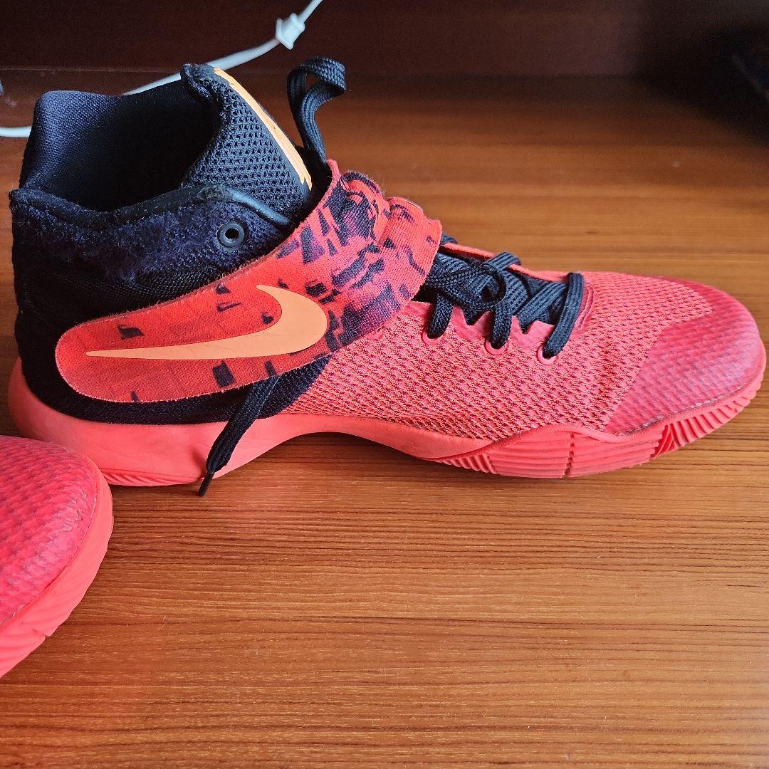 Nike Kyrie 2レッド/ブラック シューズ(男性用)