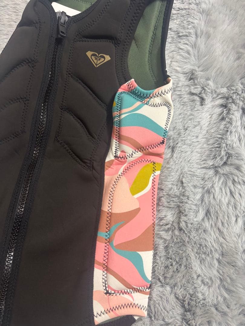 ロキシーROXY ノースリーブウェットスーツベストAQUAα Sサイズ