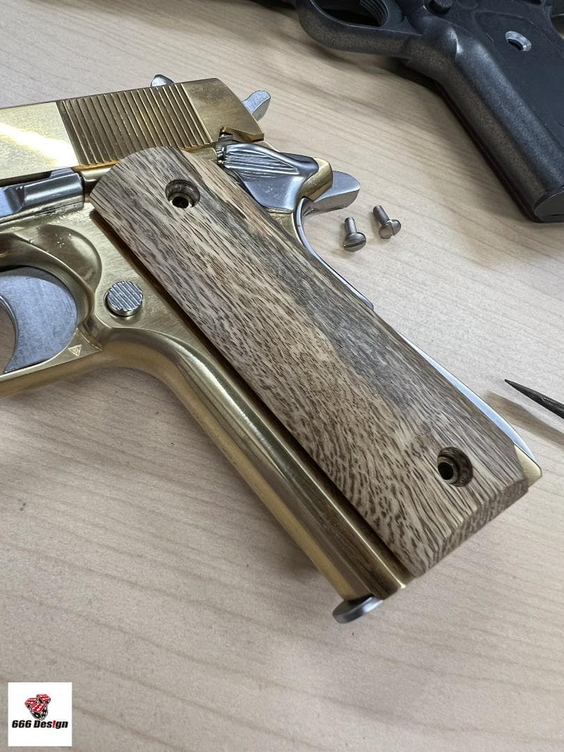 ガバメント木製グリップNo.9（適合は本文参照）