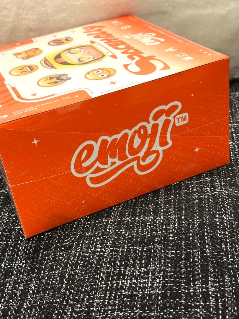 MEGA SPACE MOLLY 100% x emoji シュリンク付き 新品