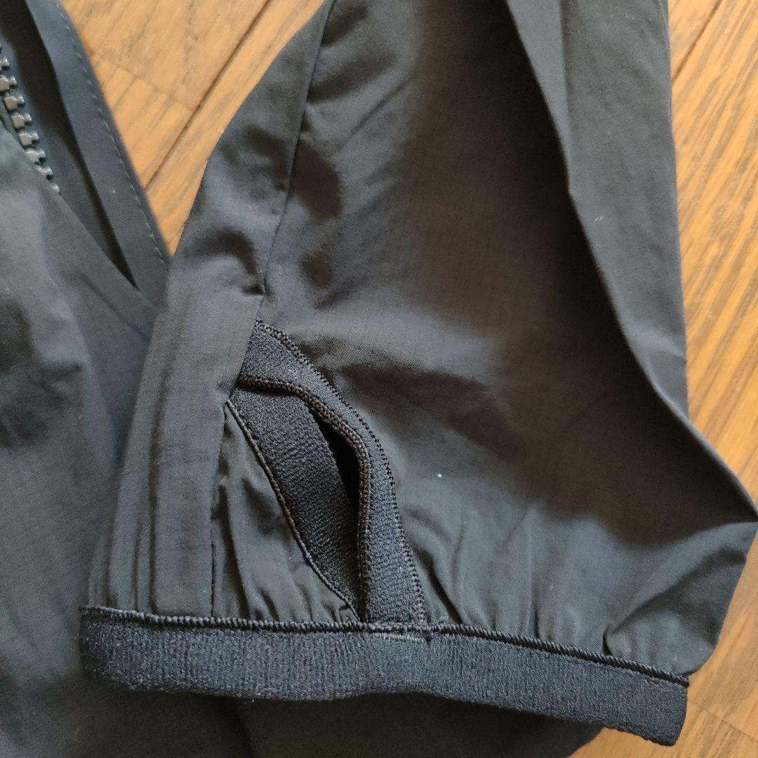 DESCENTE フルジップ ブラックランニングジャケット　Sサイズ
