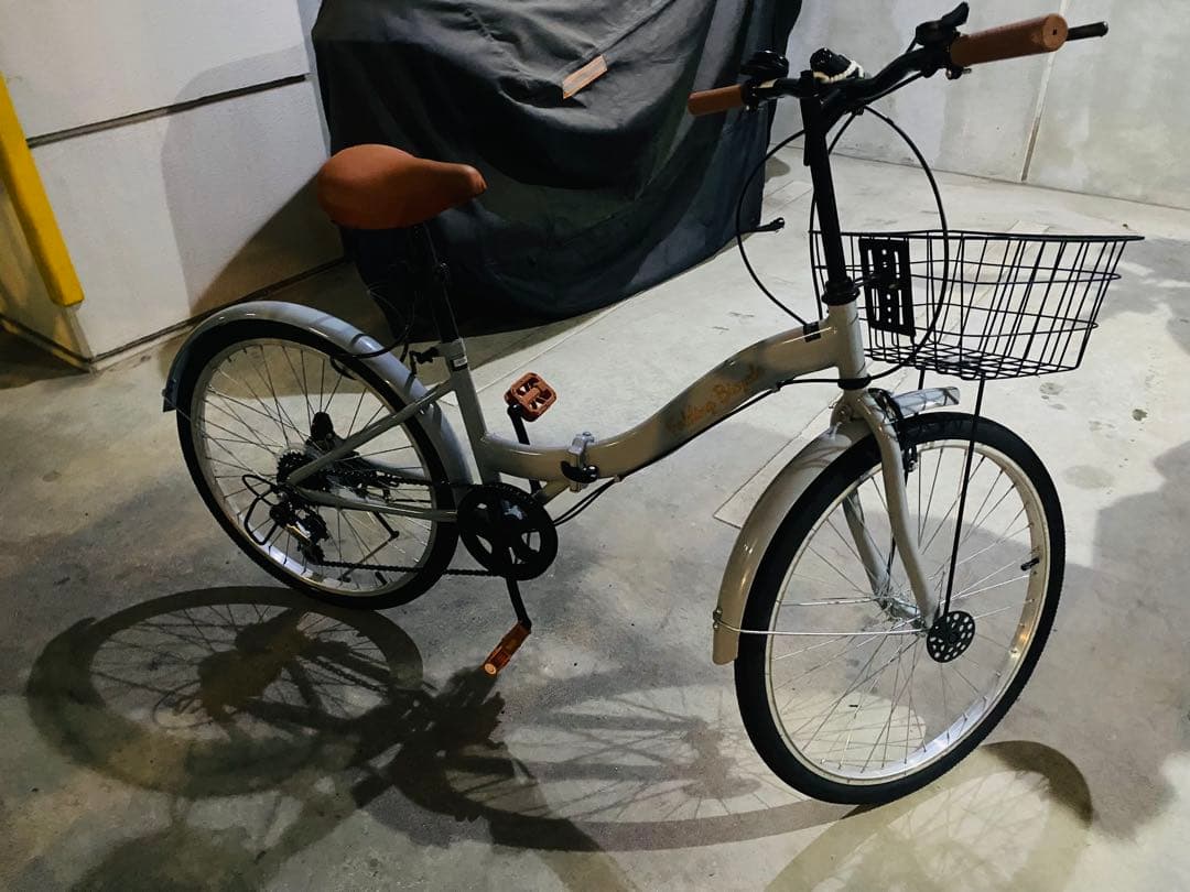 折りたたみ自転車 グレー 木製ハンドル 買ったばかりの自転車です キズ無しです