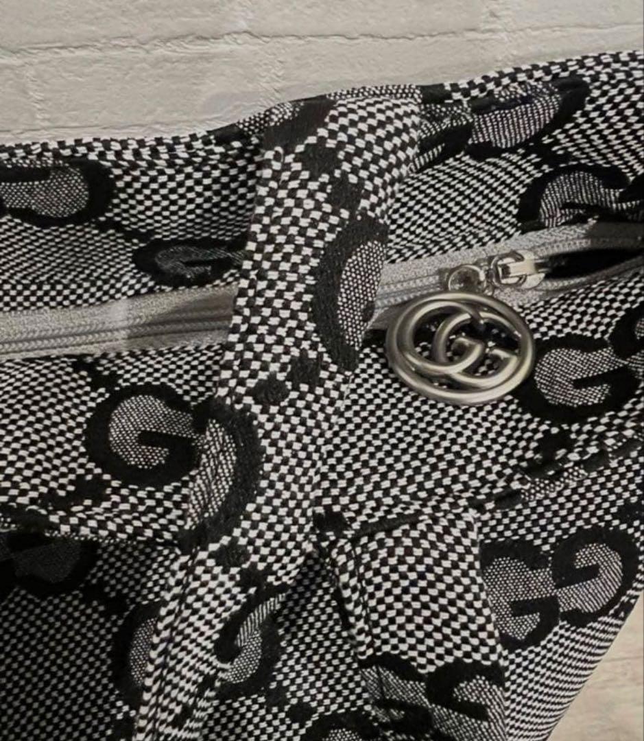 GUCCIロゴキャンバストートバッグ ノベル ティー