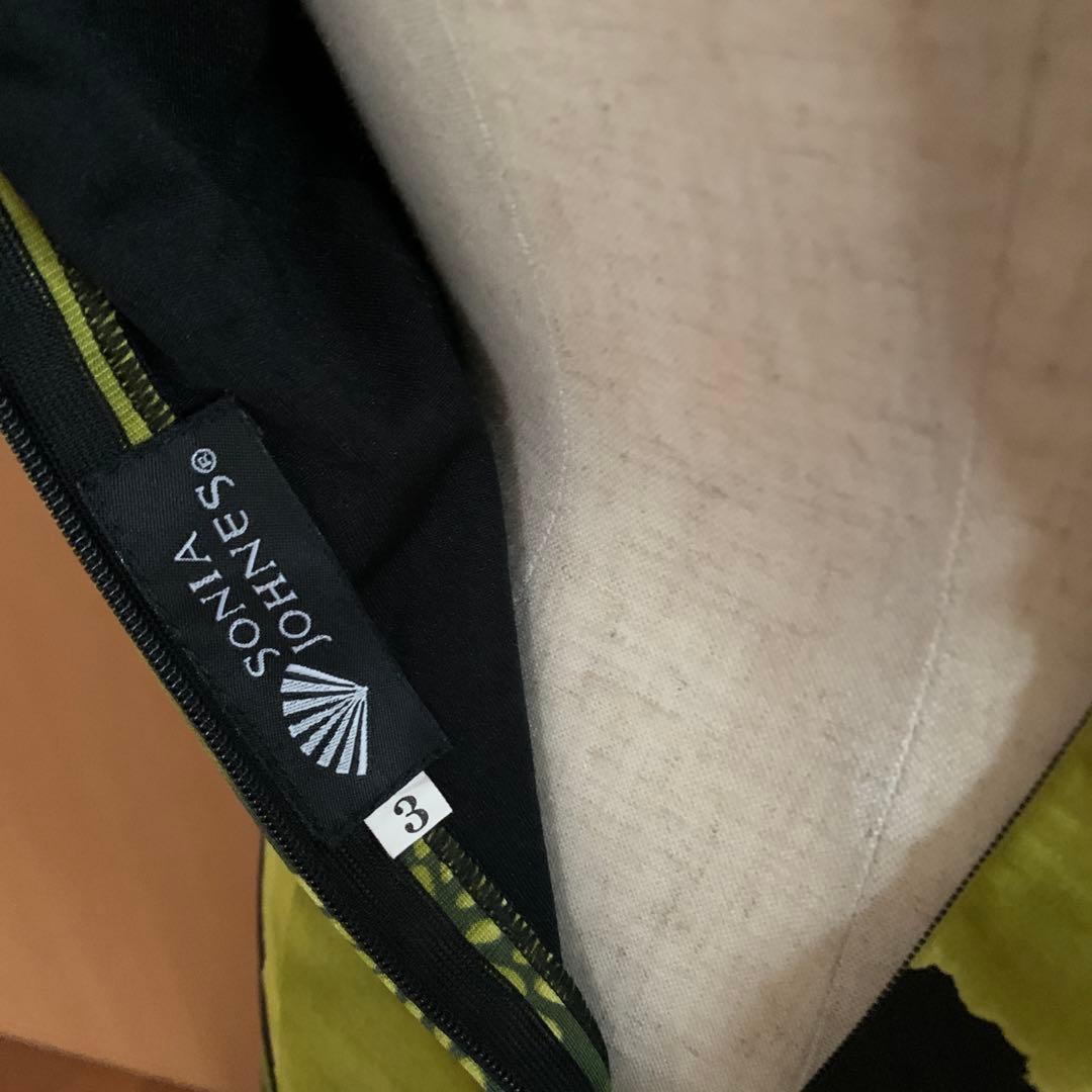 フラメンコ衣装/黒に黄色の花柄ドレス