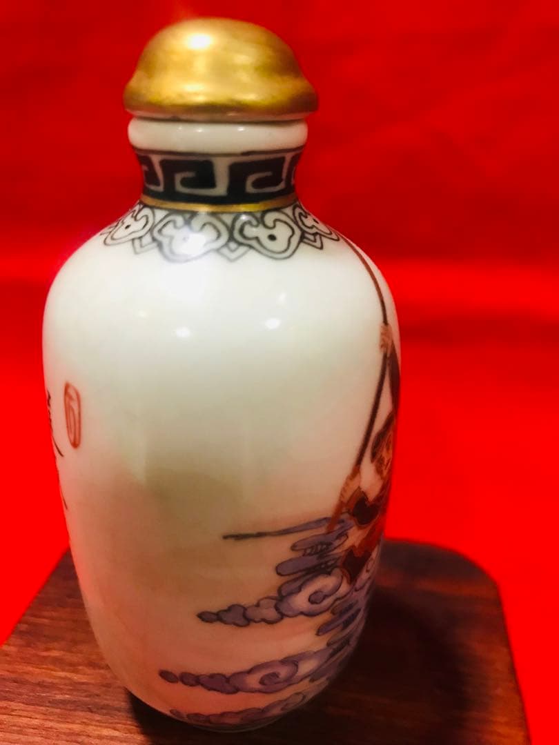 中国 景德鎮 陶磁鼻煙壺 手絵 「西遊記-悟空」