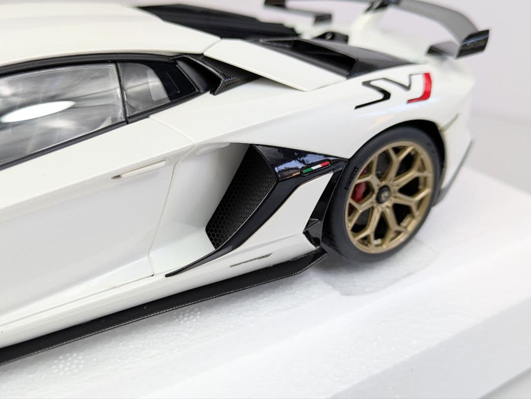 ミニカー 1/18 オートアート ランボルギーニ アヴェンタドール SVJ