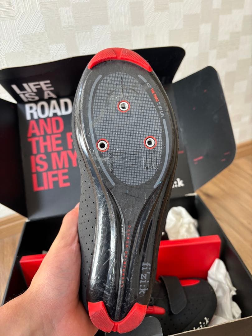 fizik R5B UOMOBOA ロードシューズ ブラック/レッド限定カラー