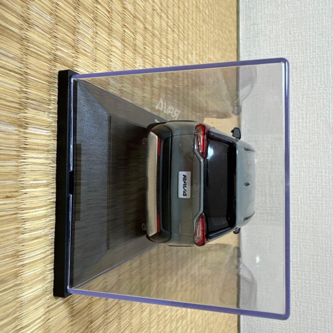 RAV4 ミニカー グレー 透明ケース付き　トヨタ限定非売品