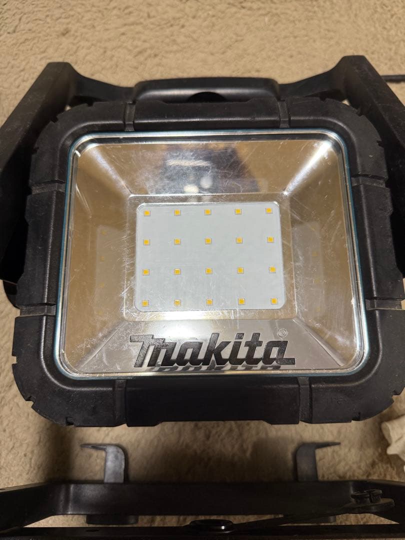 Makita ML805 LEDライト 18V3.0Ah付き