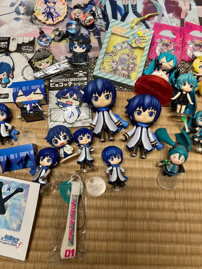 VOCALOID グッズ　まとめ売り　フィギュア　CD ファイル　タオル　ポーチ
