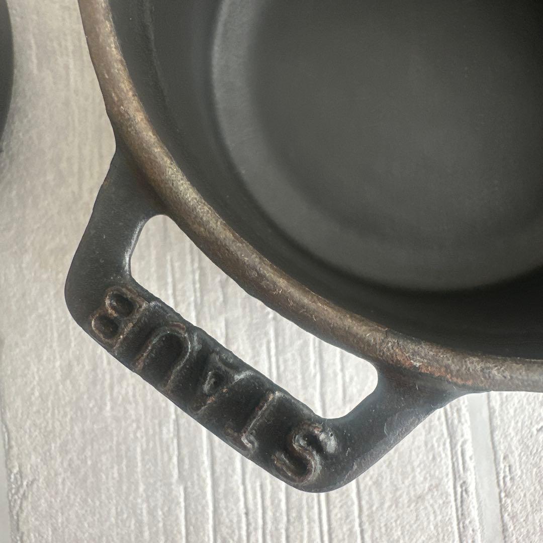 STAUB 鋳鉄製 蓋付き鍋 小型10センチ