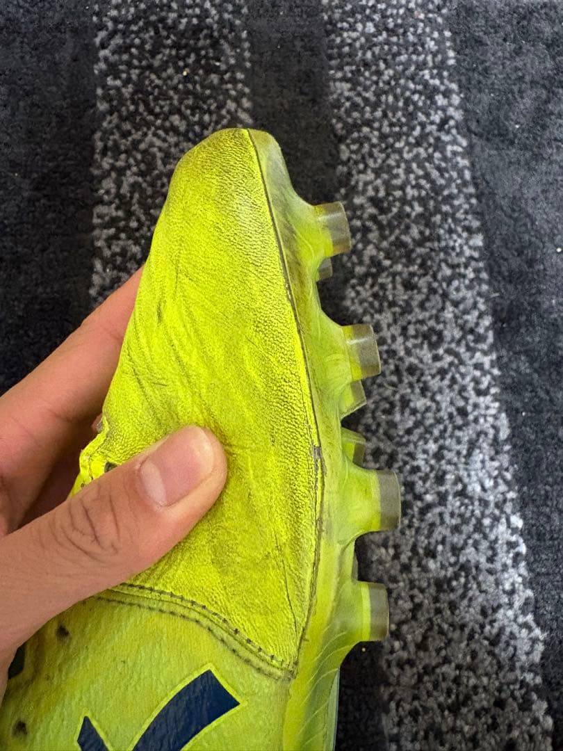ASICS 蛍光イエロー サッカーシューズ スパイク