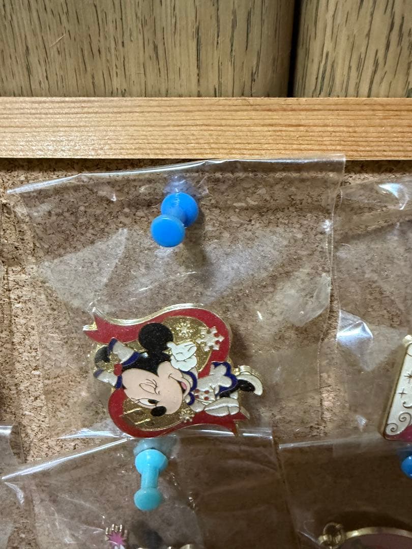 ディズニーピンバッジ16個セット