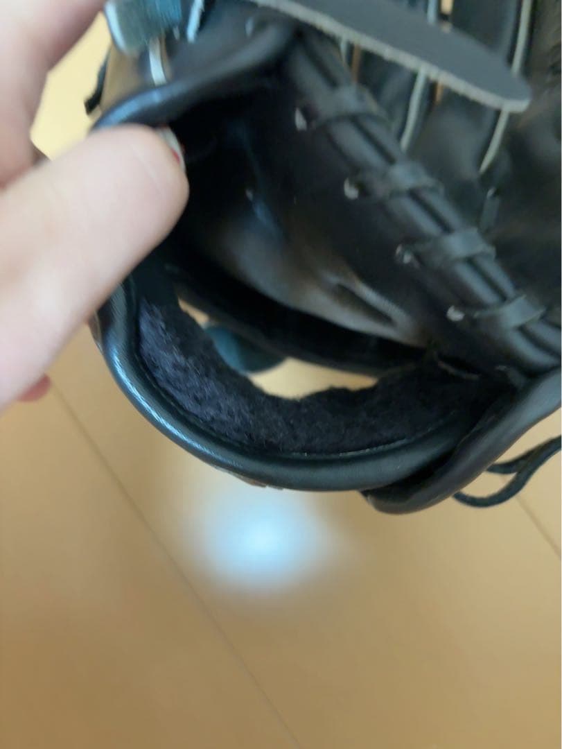 asics 軟式グローブ 黒 ストライプデザイン
