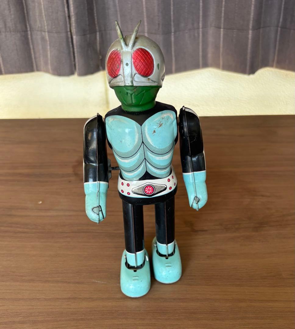 昭和時代に発売されたレトロな仮面ライダーのブリキのおもちゃです